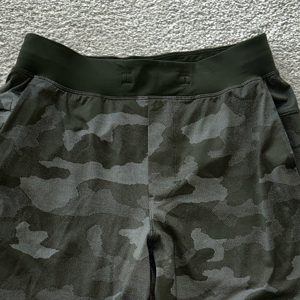 Men's Lululemon Camouflage Shorts - Picture 2 of 7